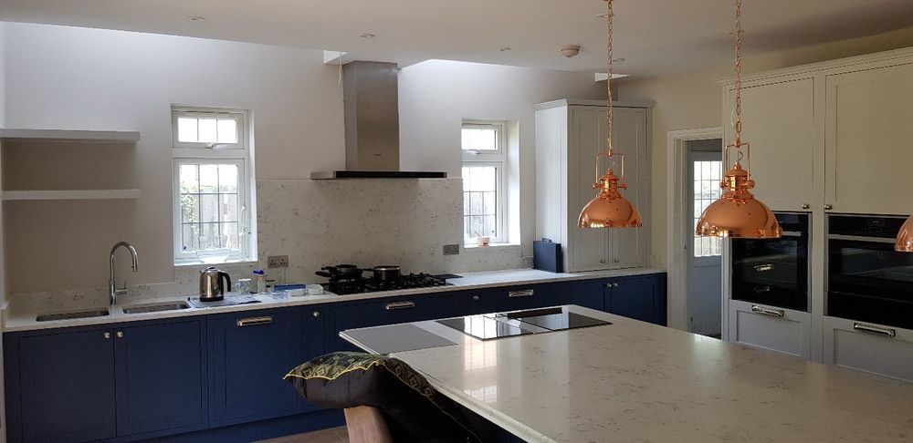 Kitchen with island extraction